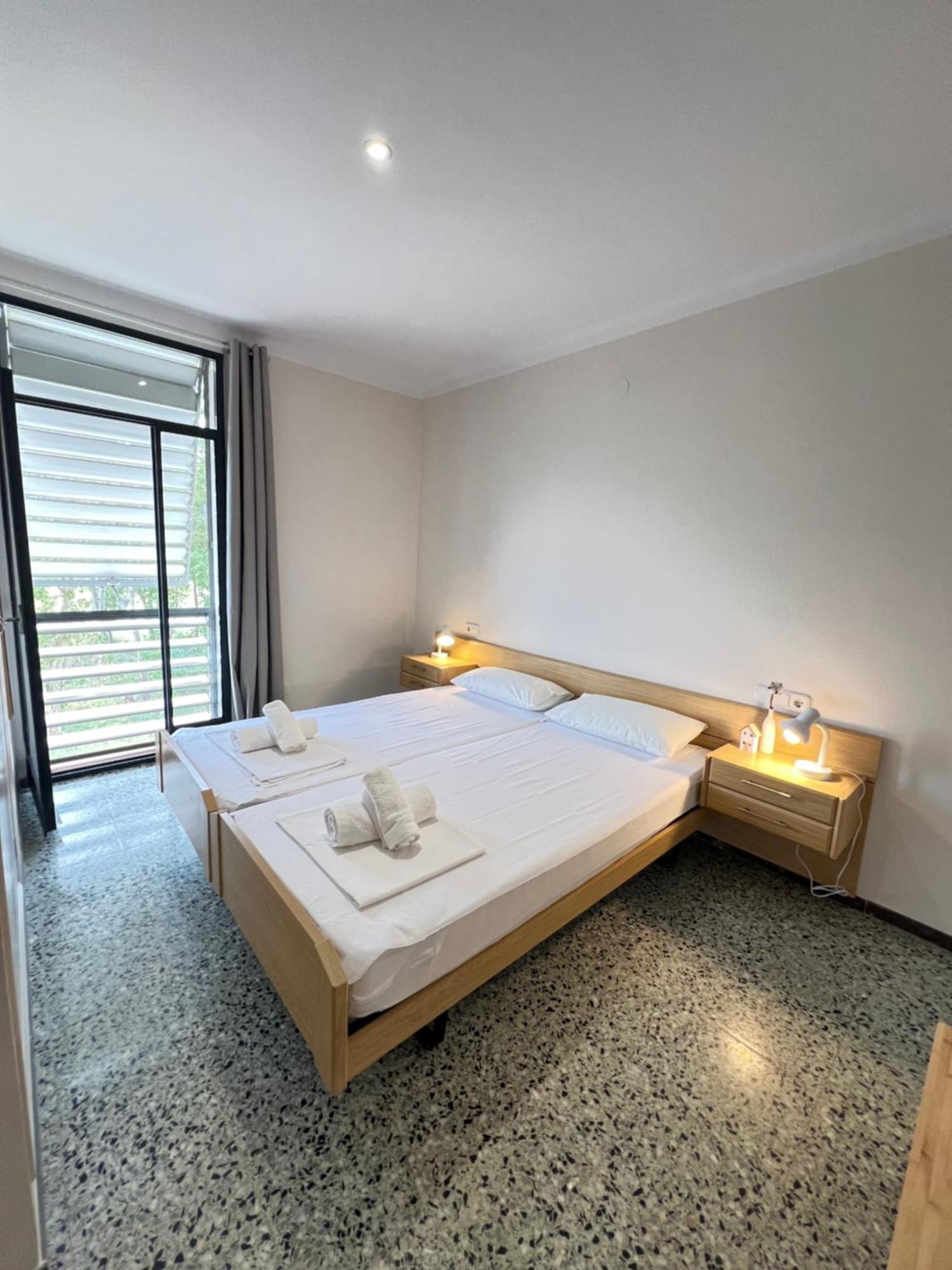 3 Apartment, 500m To Beach, Swimming Pool, Terrace Appartement *